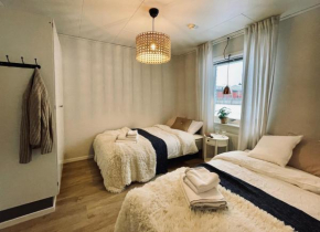 Guestly Homes - Spacious 3BR Apartment with 6 Beds Boden